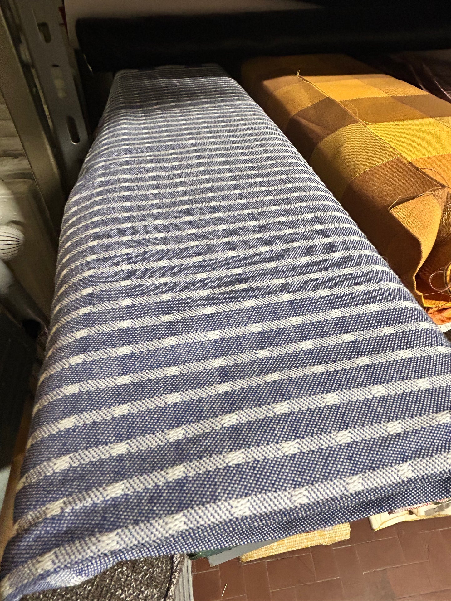 tessuto Halltex - Austria col. Blu Jeans in 100% Cotone H.150 cm. righe orizzontali e motivo a cuori sul fondo