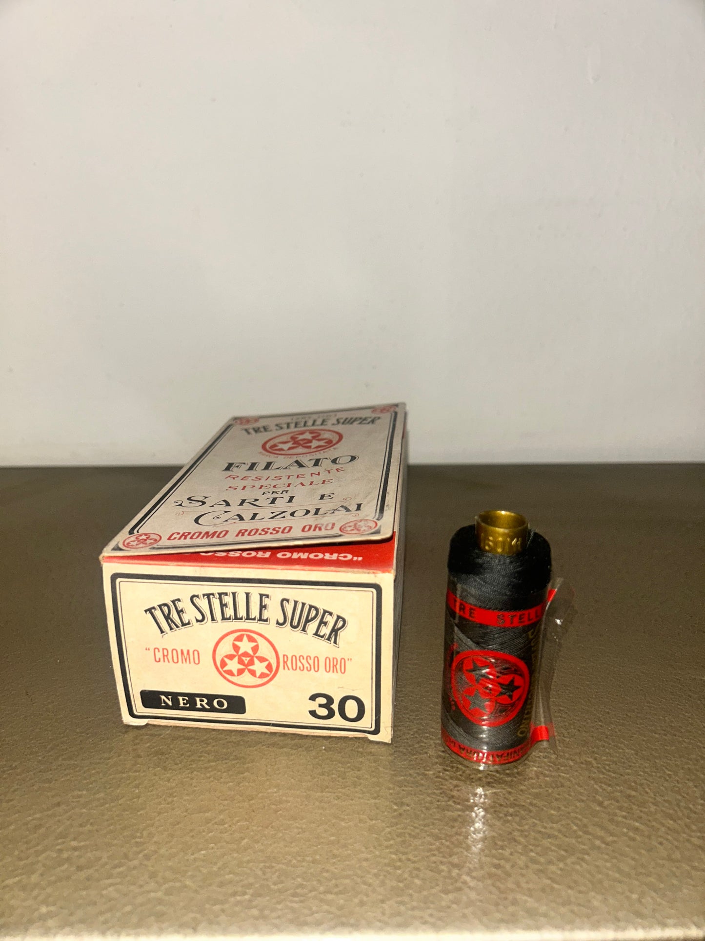 SCATOLA INTERA CONT. 12 SPOLE FILO MEDIO COL. NERO NUMERO 30, Cucirini Tre Stelle