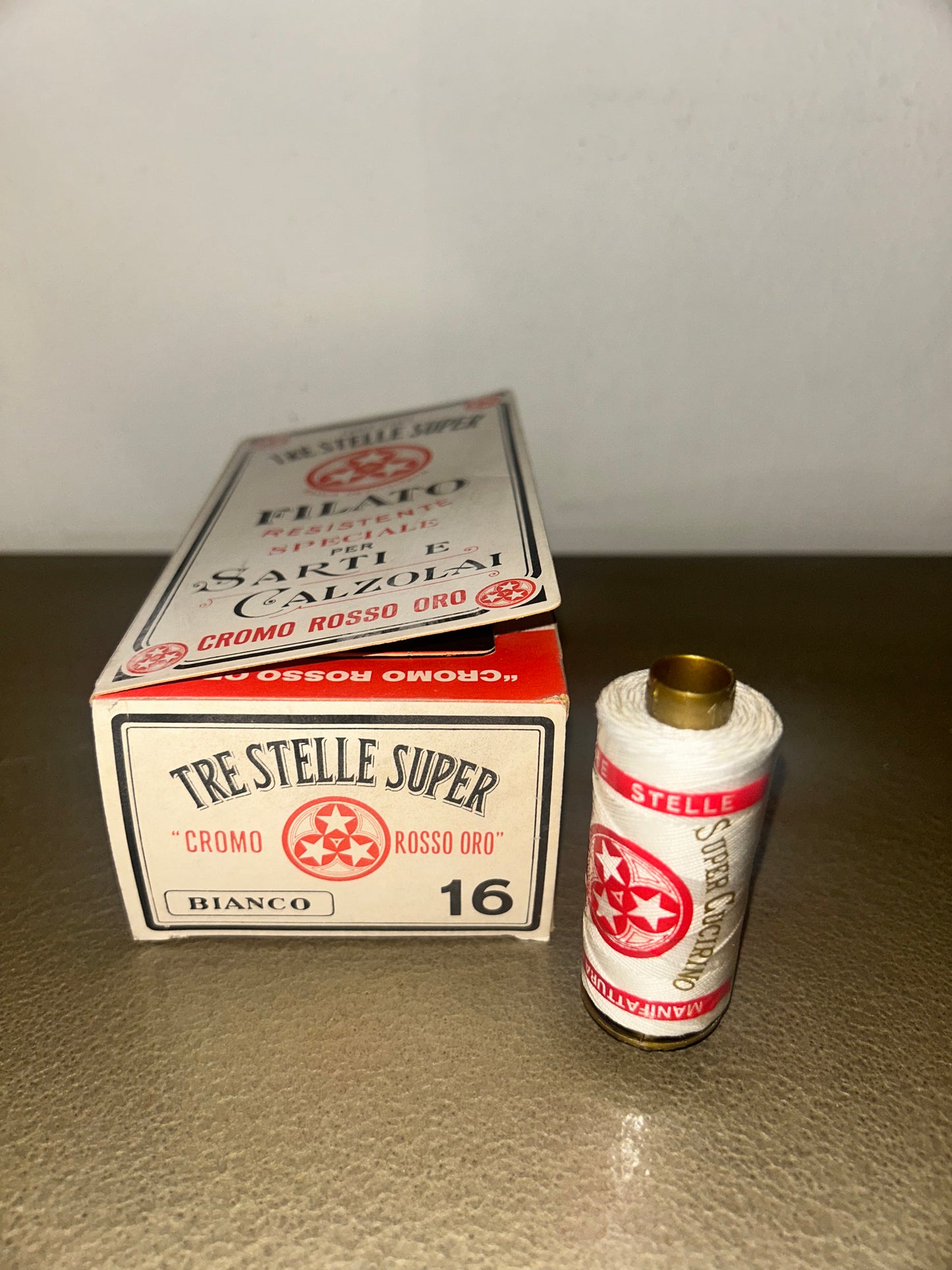 SCATOLA INTERA CONT. 12 SPOLE FILO MEDIO COL. BIANCO NUMERO 16, Cucirini Tre Stelle