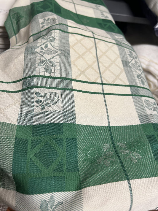 tessuto H.190 cm. 100% Cotone fantasia quadretti con decoro floreale verde e panna