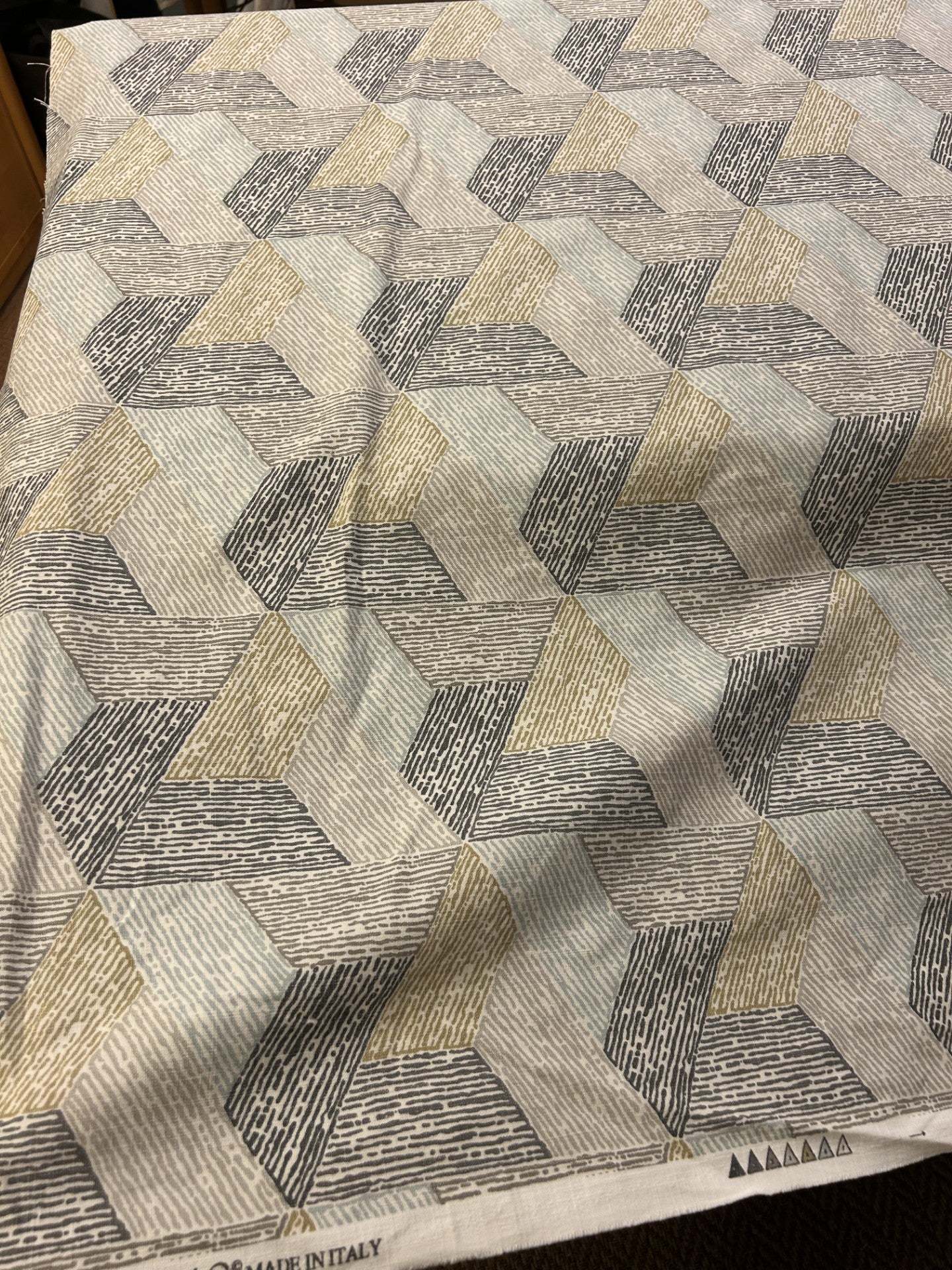 tessuto da arredamento H.140 cm. 100% Cotone fantasia geometrica ad onde, Romo
